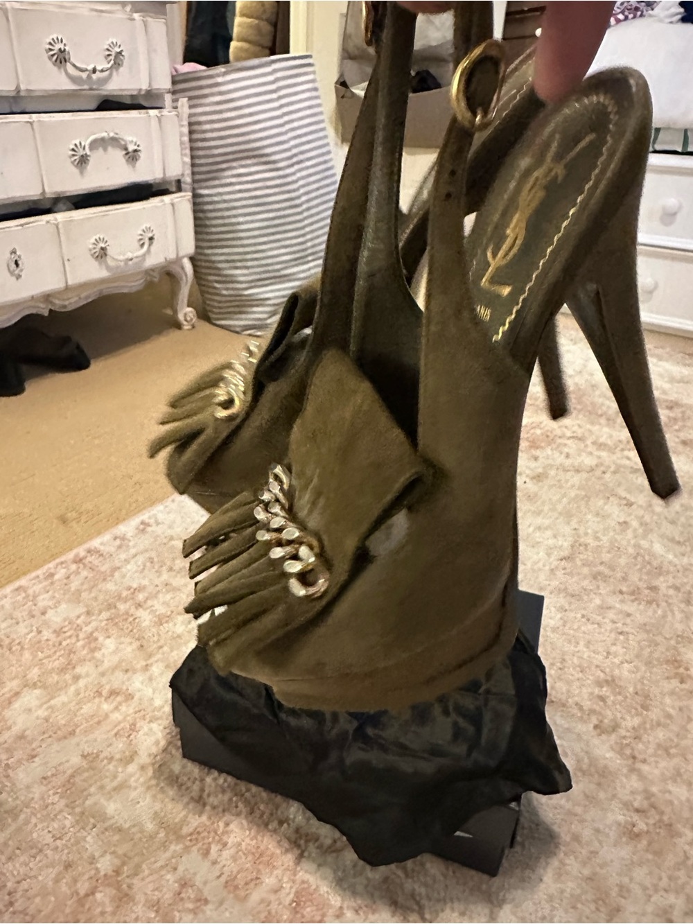 Saint Laurent Olive Green Suede Fringe Slingback Heels with Gold Chain - Picture 3 of 5